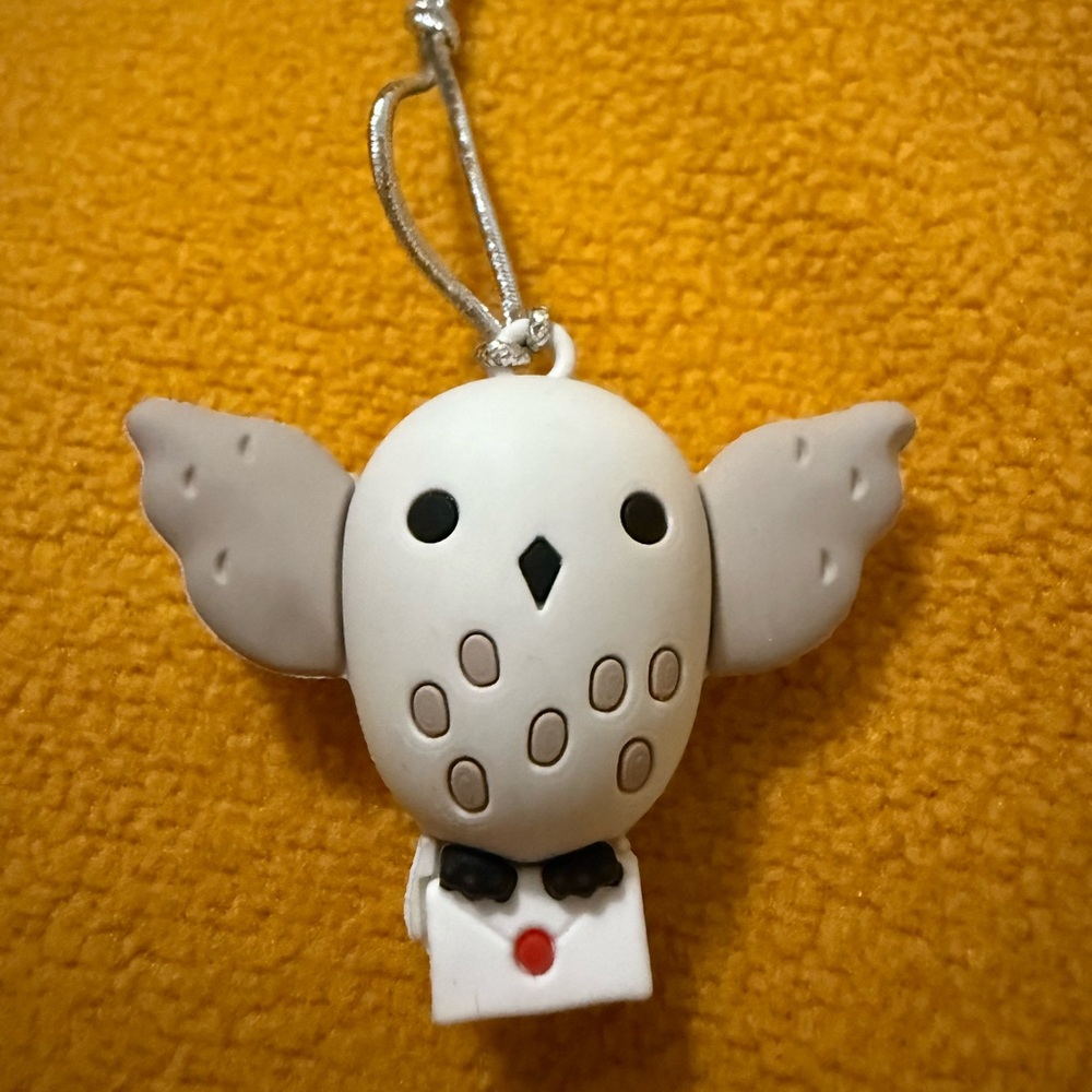 5/$20 Hedwig lrnament from the Harry Pottery series, 2” tall.